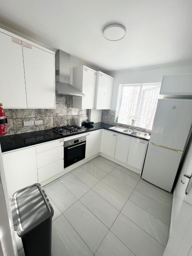 Отель Stunning Flat In Greater Лондон Экстерьер фото